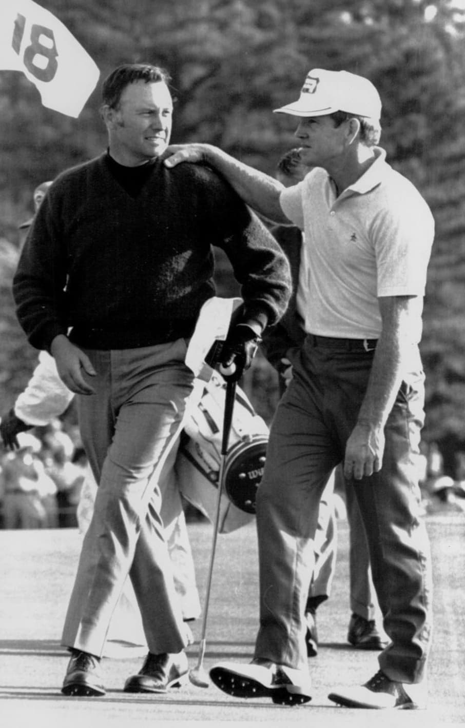 Billy Casper (right) with Gene Littler, 1970. Public domain (US) — AP wirephoto published April 13, 1970 without a copyright notice. Source: https://commons.wikimedia.org/wiki/File:Billy_Casper_and_Gene_Littler_1970.jpg